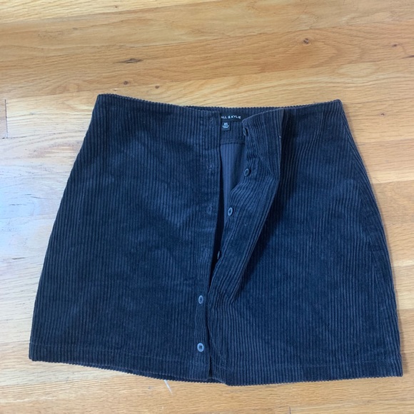 Corduroy button up mini skirt. Kendall + Kylie. - Picture 2 of 3